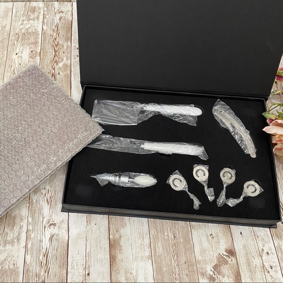 LA-Z-Boy 9-pc Wine & Cheese Set - Picture 1 of 8